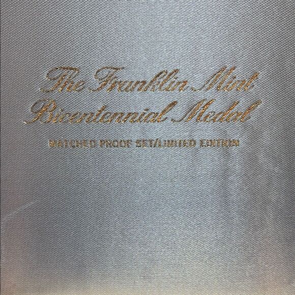 Blue large coin Display Case with Red White Blue Ribbon - Picture 4 of 11